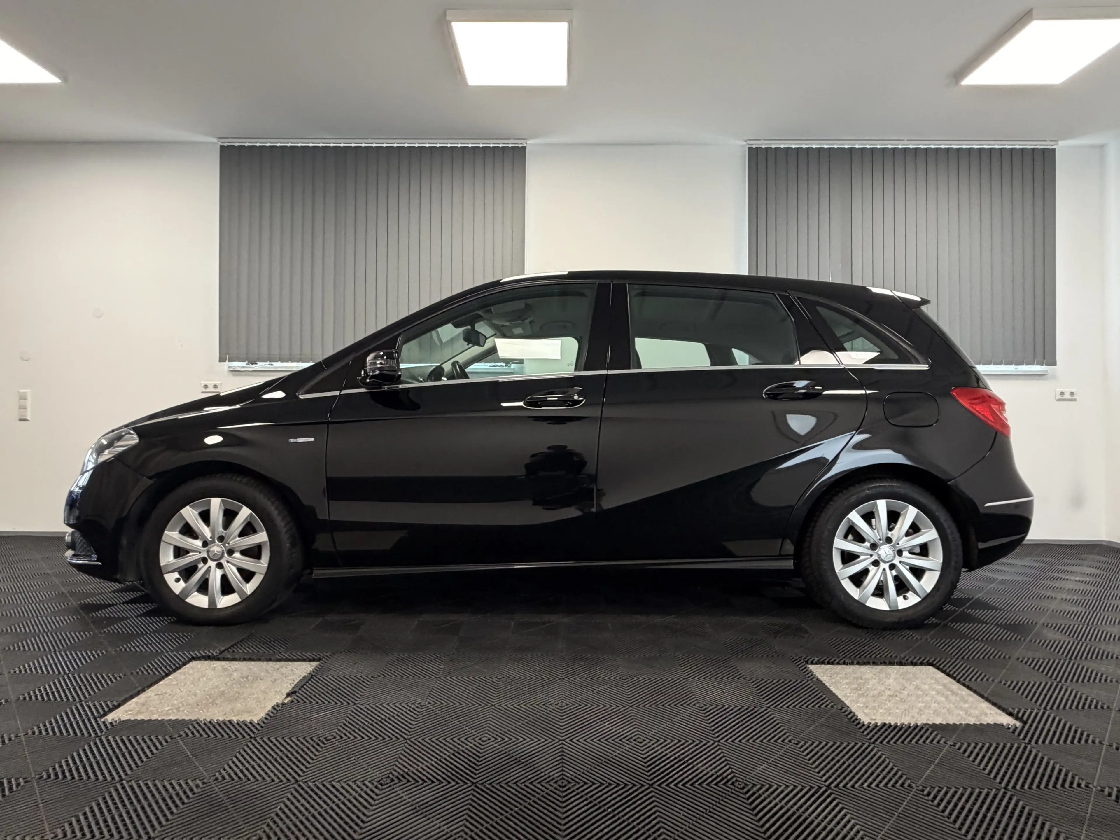 Mercedes-Benz B 180 BlueEff. Automatik Navigation Einparkhilfe — photo 5