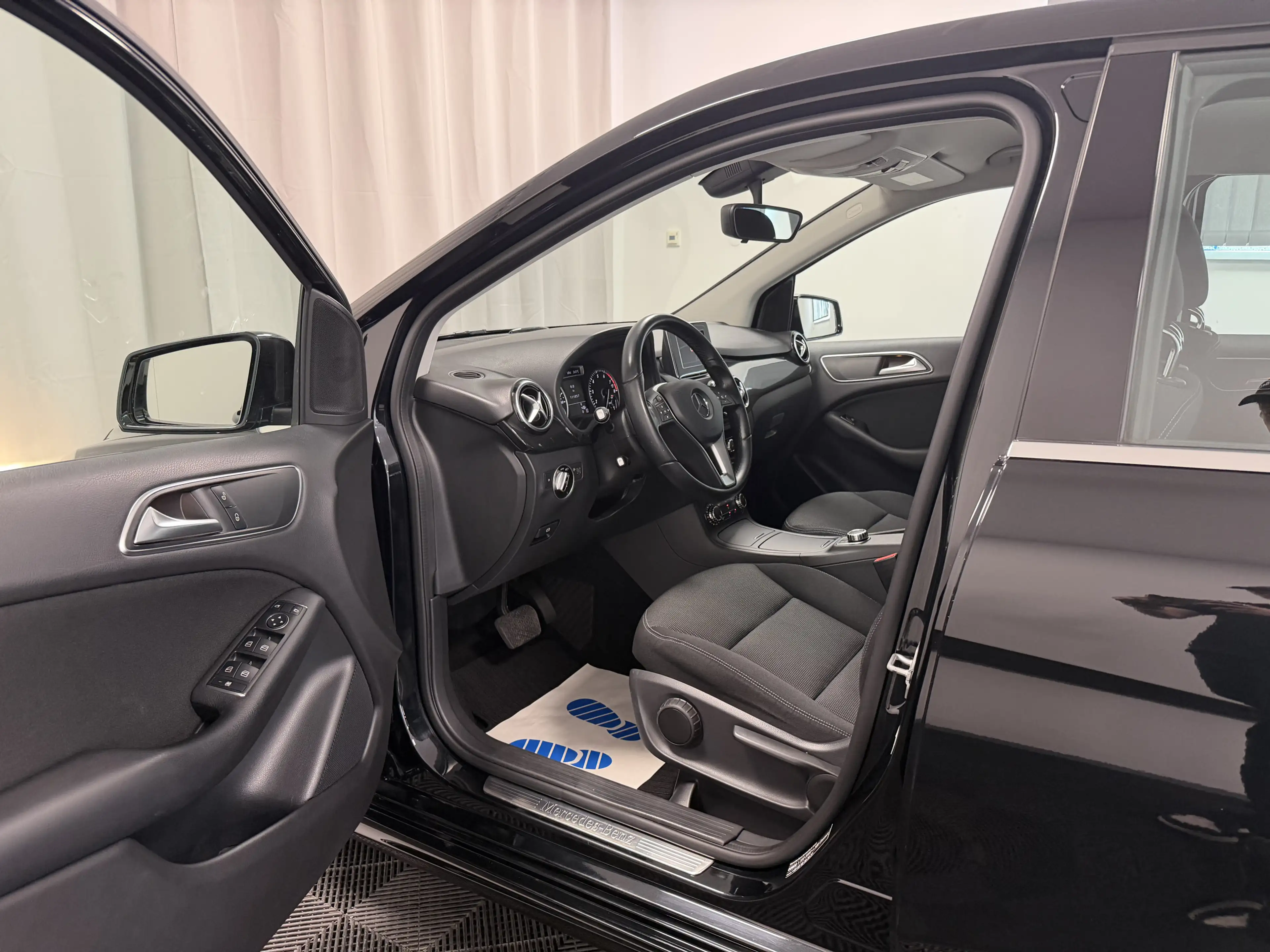Mercedes-Benz B 180 BlueEff. Automatik Navigation Einparkhilfe — photo 9