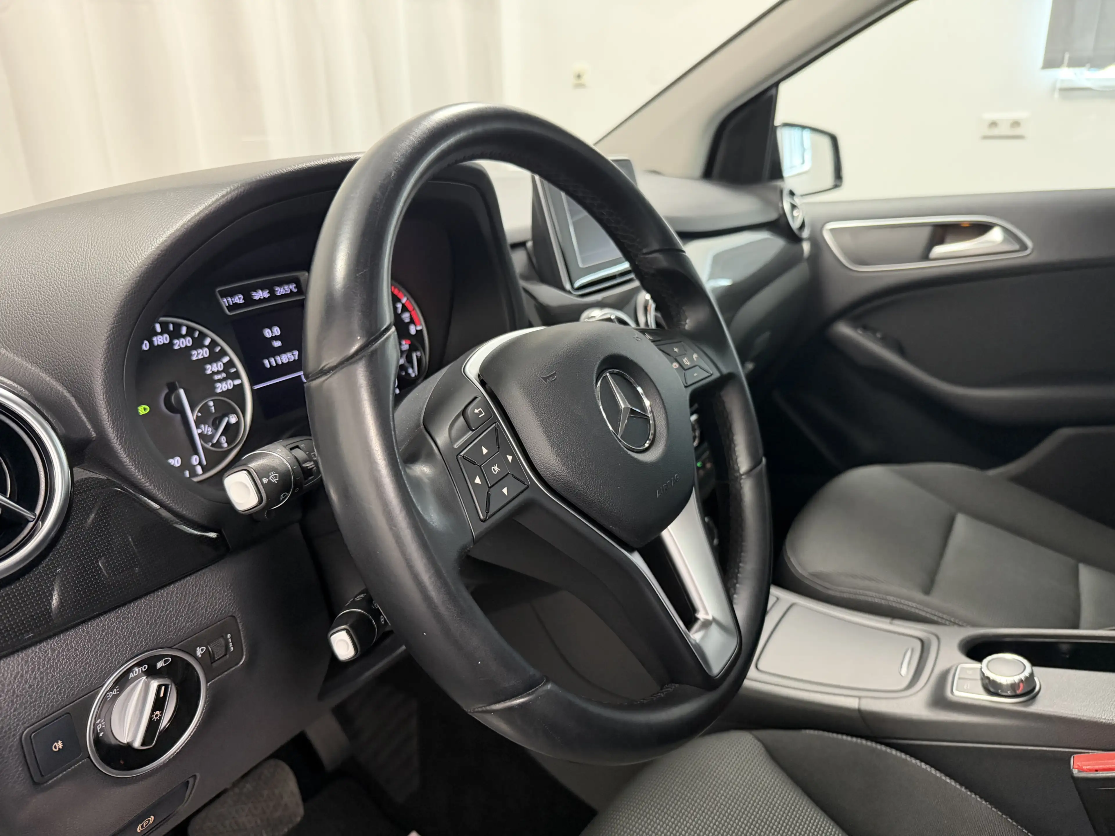 Mercedes-Benz B 180 BlueEff. Automatik Navigation Einparkhilfe — photo 10