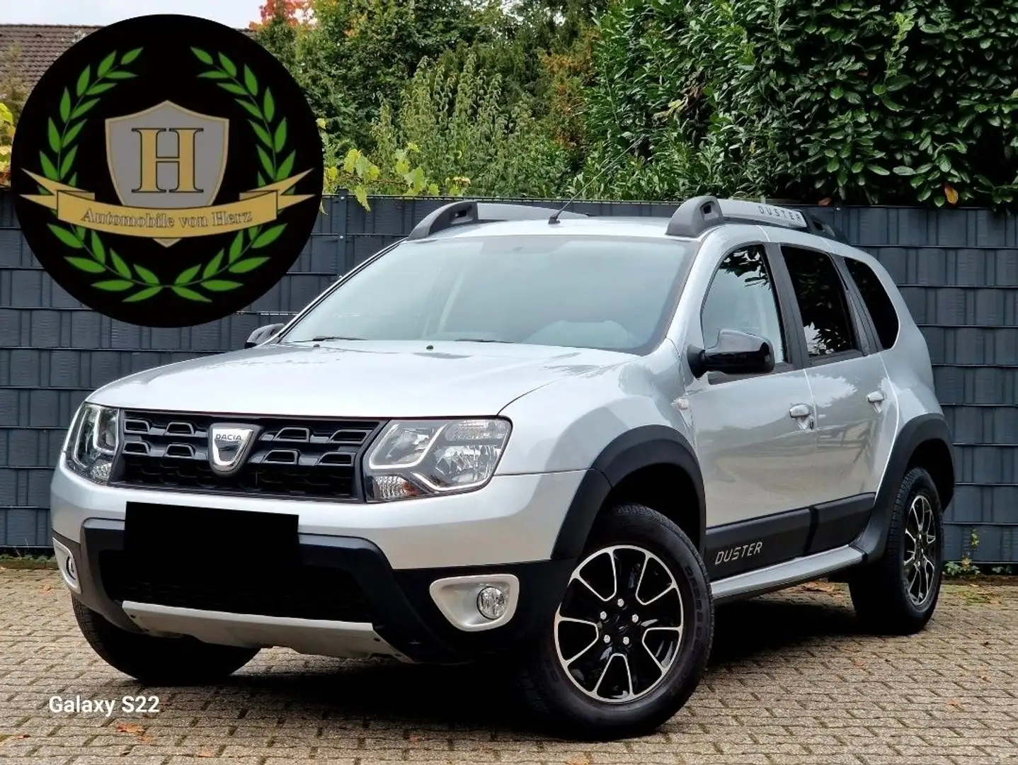 Dacia Duster Black Shadow 4x2 Navi Klima SH PDC Grau - 1