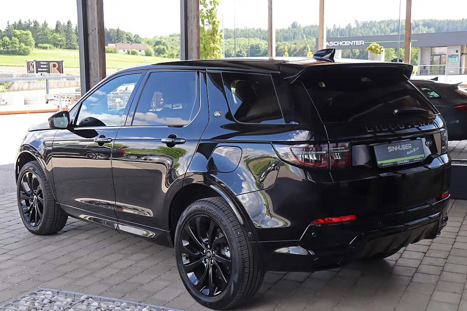Land Rover Discovery Sport P300e PHEV AWD R-Dynamic HSE Aut. ACC, 360 Cam,... Zwart - 2