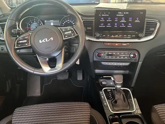 Kia Ceed view 3
