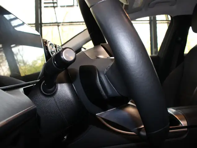 Mercedes-Benz 220 view 14