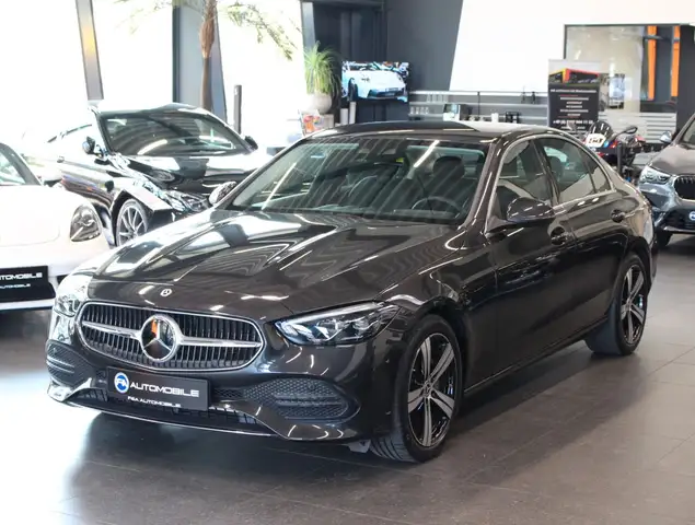 Mercedes-Benz 220 main image