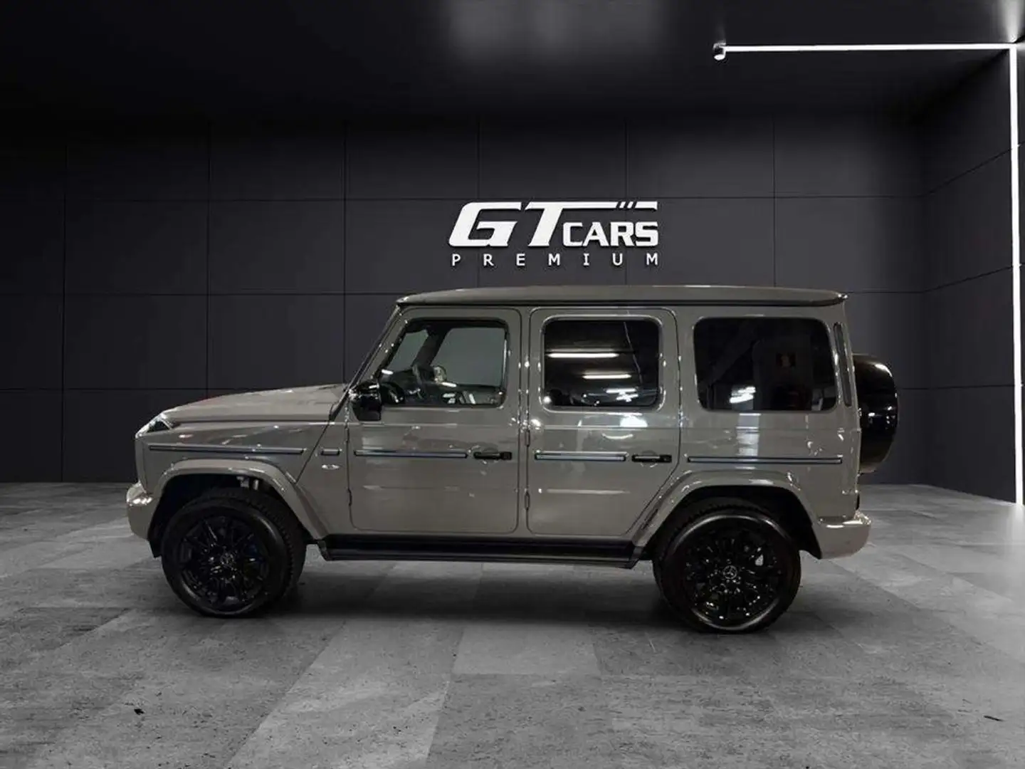 Mercedes-Benz G 580 Gris - 2