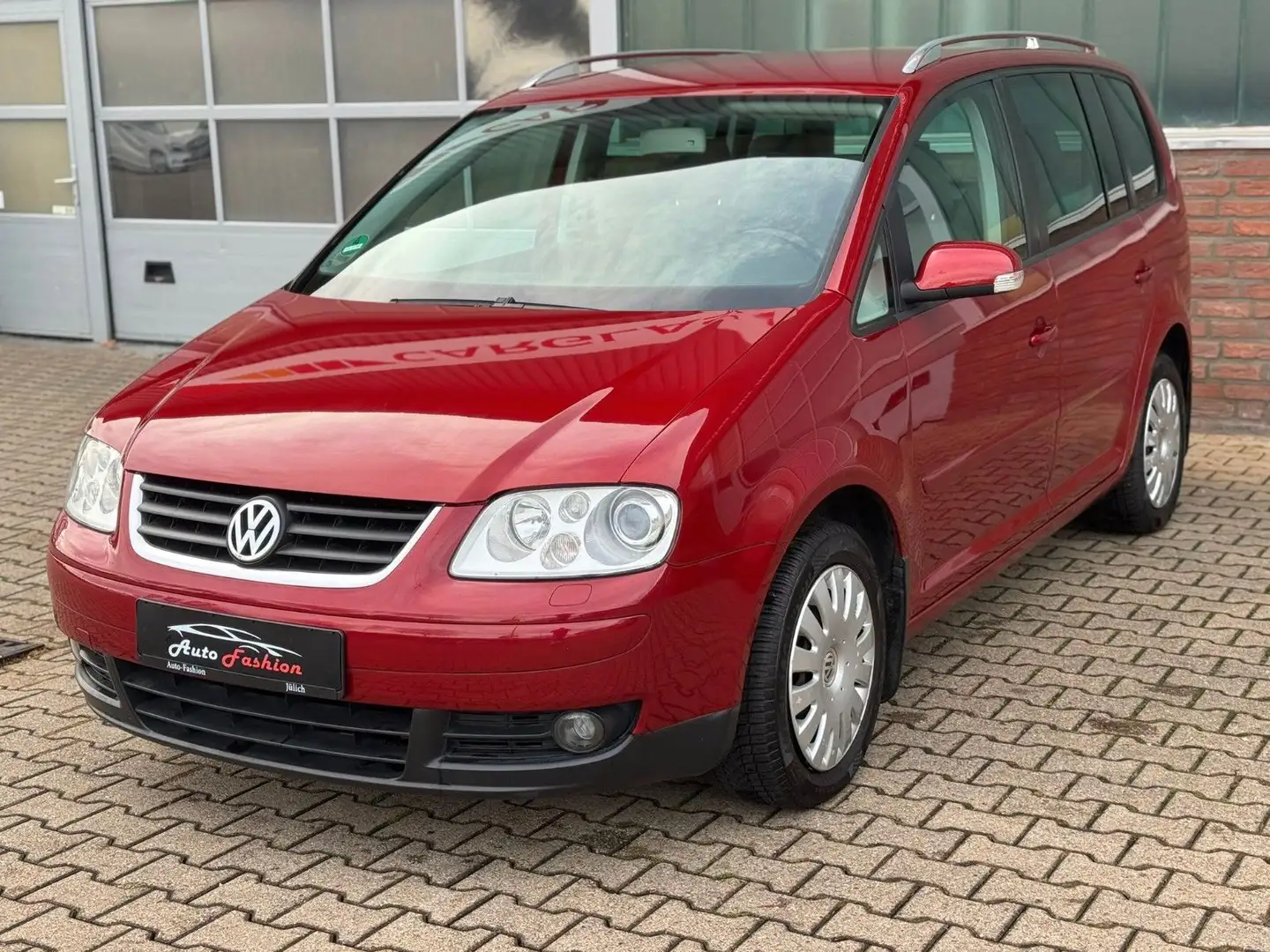 Volkswagen Touran Highline 1,6 Ltr. - 85 kW 16V AHK Piros - 1