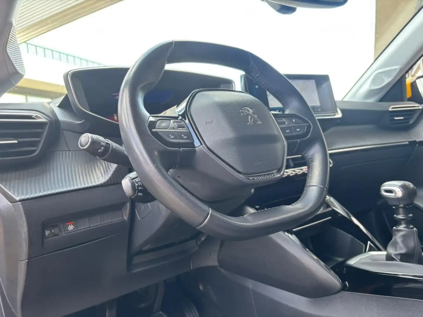 Peugeot 208 1.2 PT ALLURE PACK 100PK AIRCO NAVI VIRTUAL PDC-CA Geel - 2