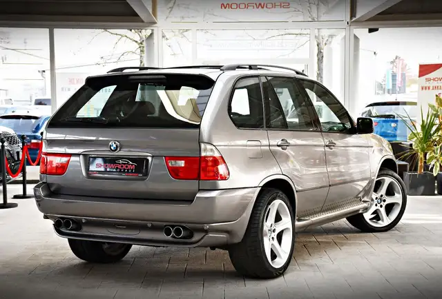 BMW X5 view 2