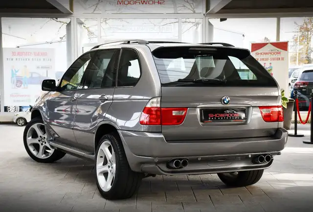 BMW X5 view 4