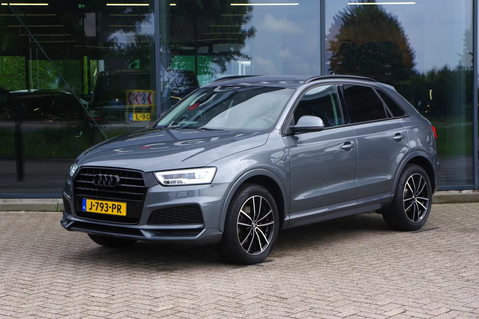 Audi Q3 1.4 TFSI Sport S-Line 125 PK Edition, Stoelverwarm Grijs - 1