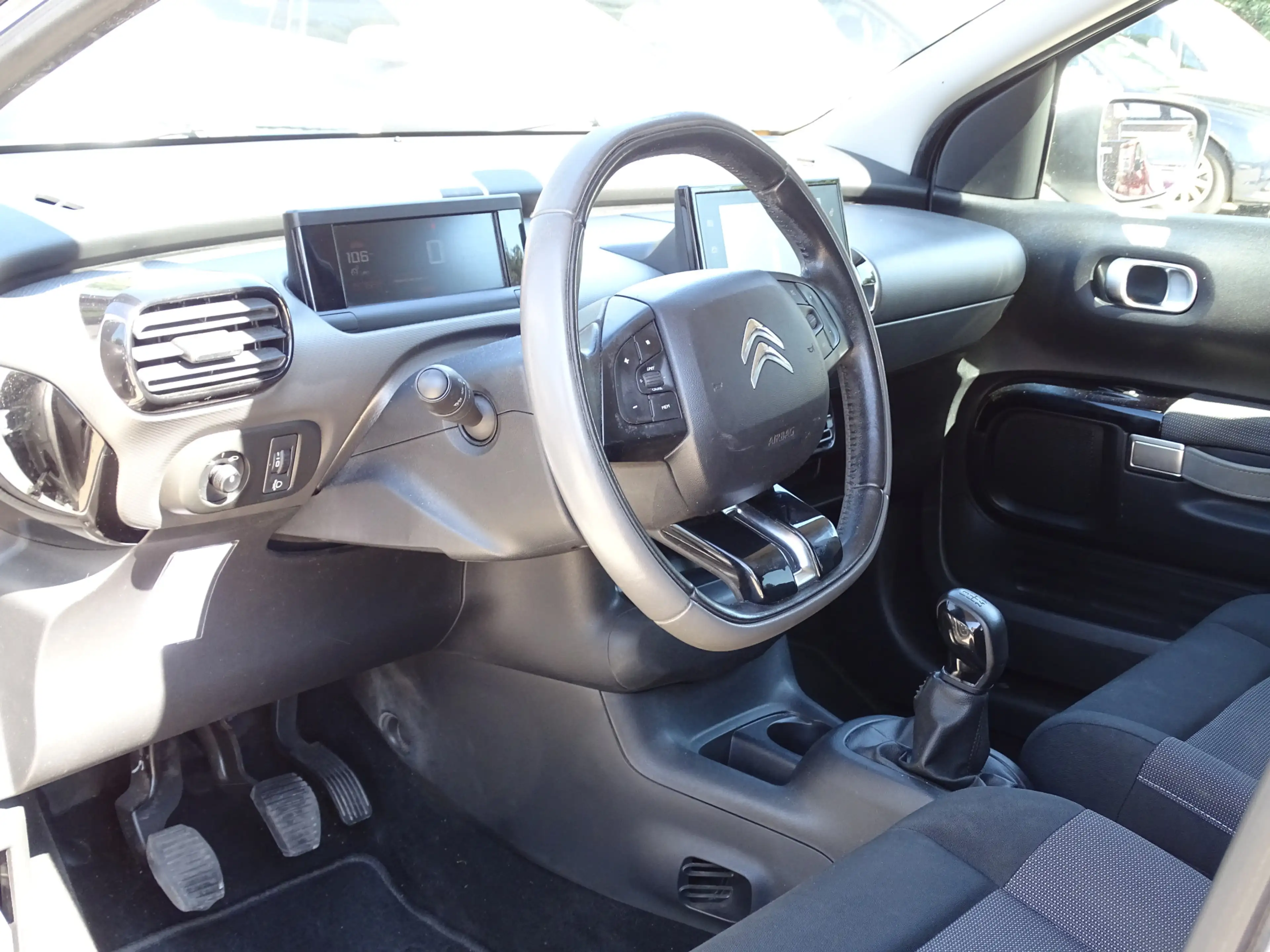 Citroen C4 Cactus 1.2 PureTech Shine — photo 12