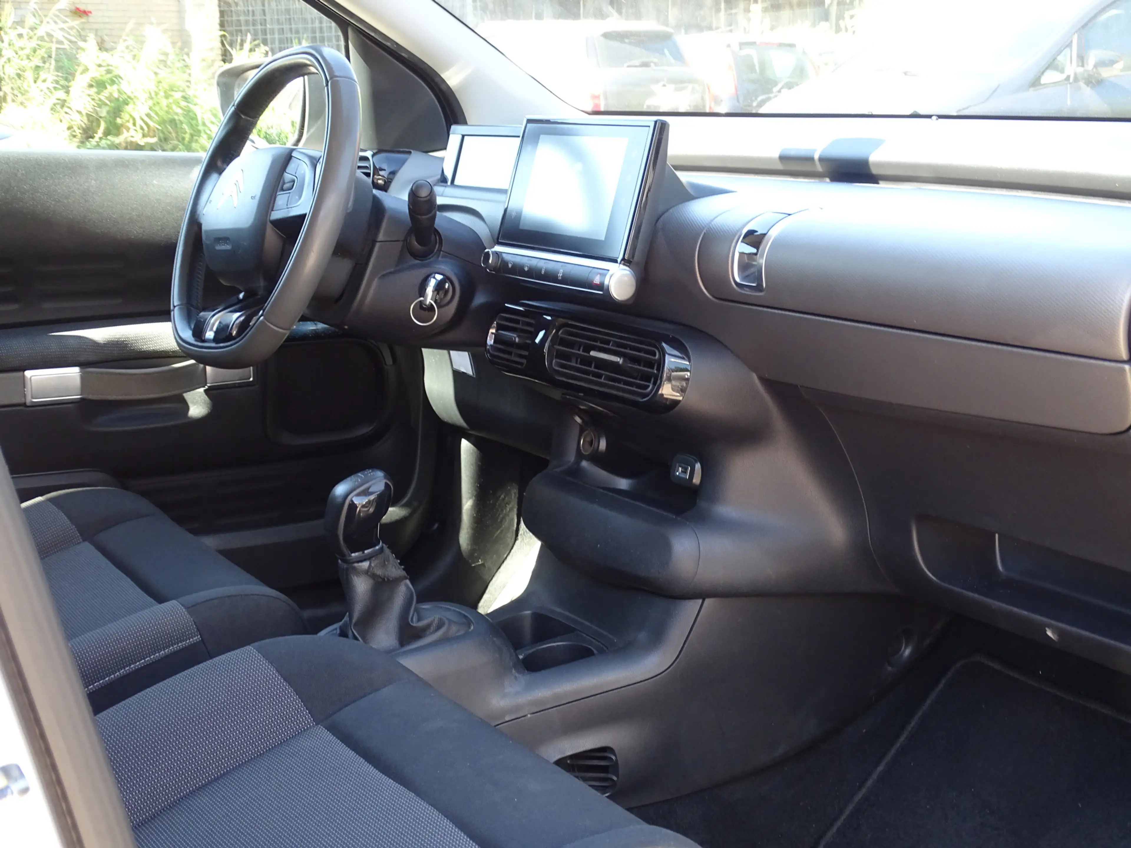 Citroen C4 Cactus 1.2 PureTech Shine — photo 15