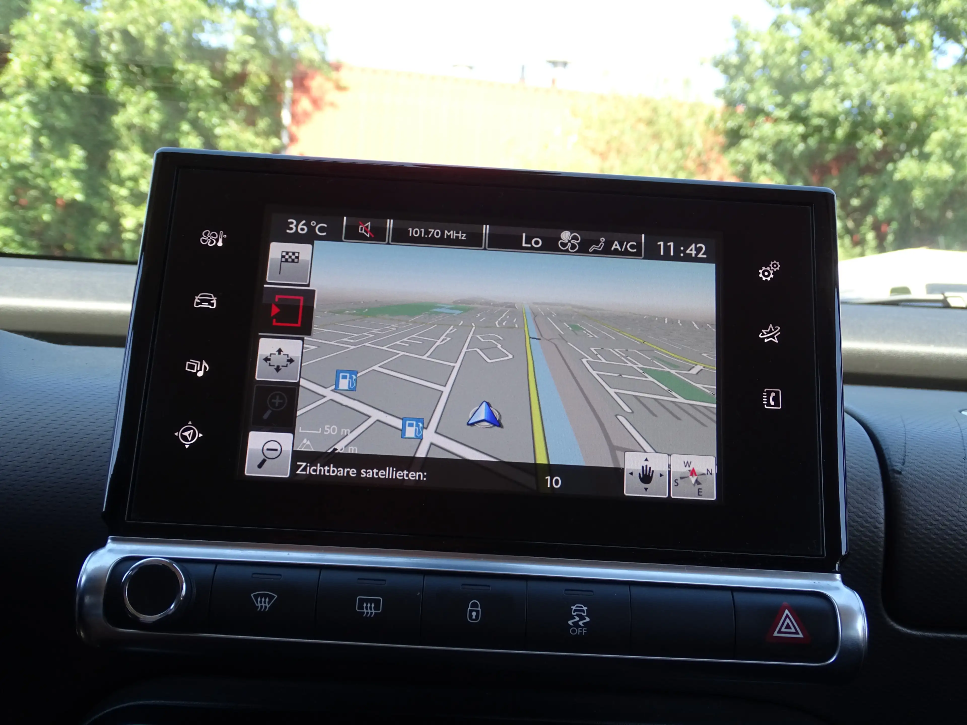 Citroen C4 Cactus 1.2 PureTech Shine — photo 13