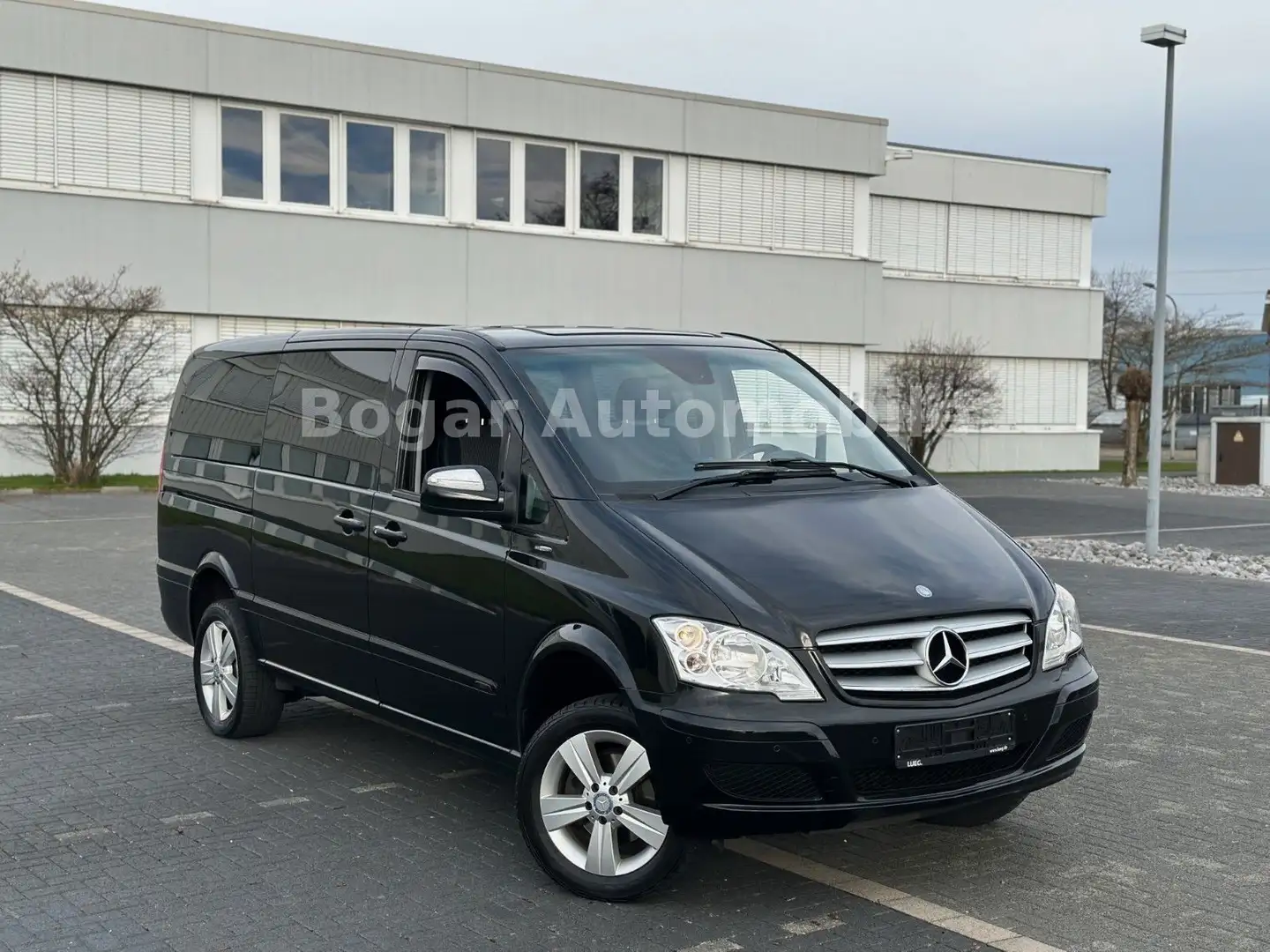 Mercedes-Benz Viano 2.2 CDI 4MATIC Lang 4x4 T.LEDER AHK KLIMA Fekete - 2