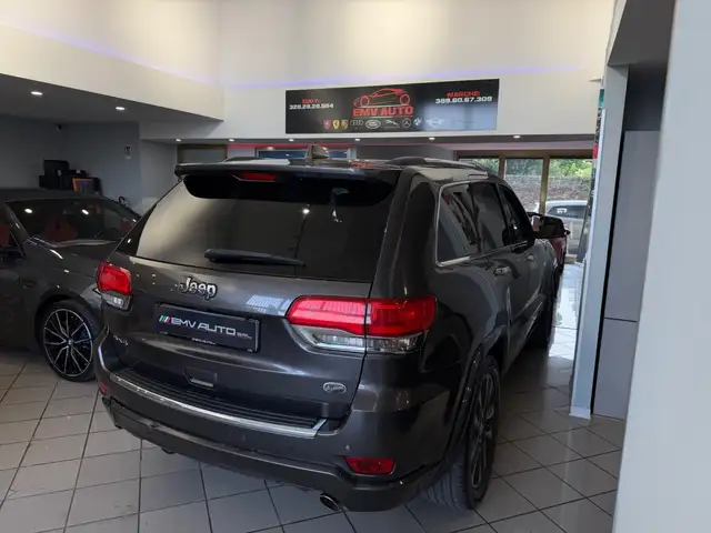 Jeep Grand Cherokee view 13