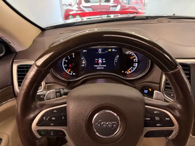 Jeep Grand Cherokee view 6