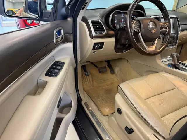 Jeep Grand Cherokee view 8
