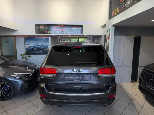 Jeep Grand Cherokee view 14
