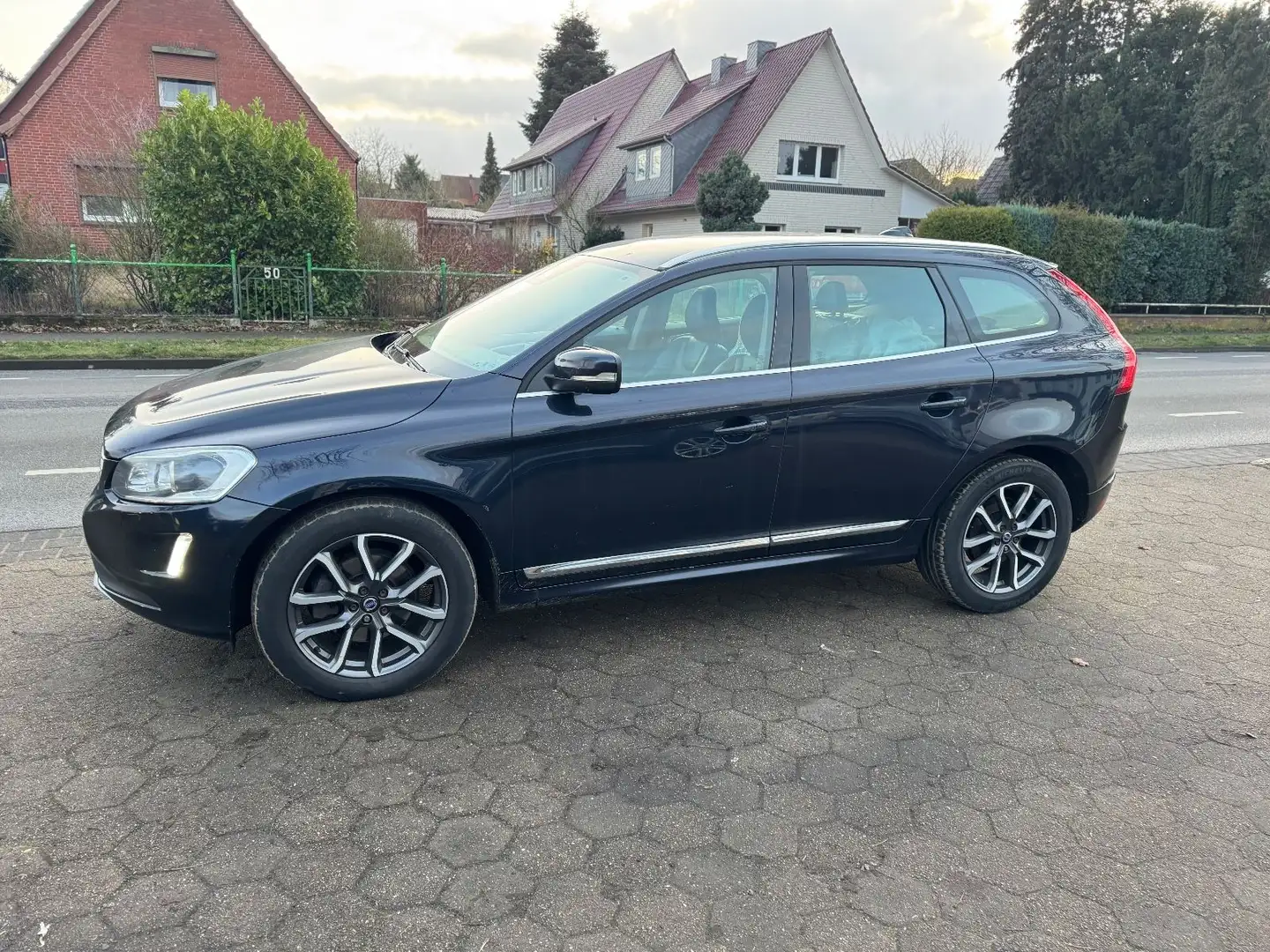 Volvo XC60 D4 190PS Auto Summum *8xAlu+Leder+ACC+Totwi Bleu - 1