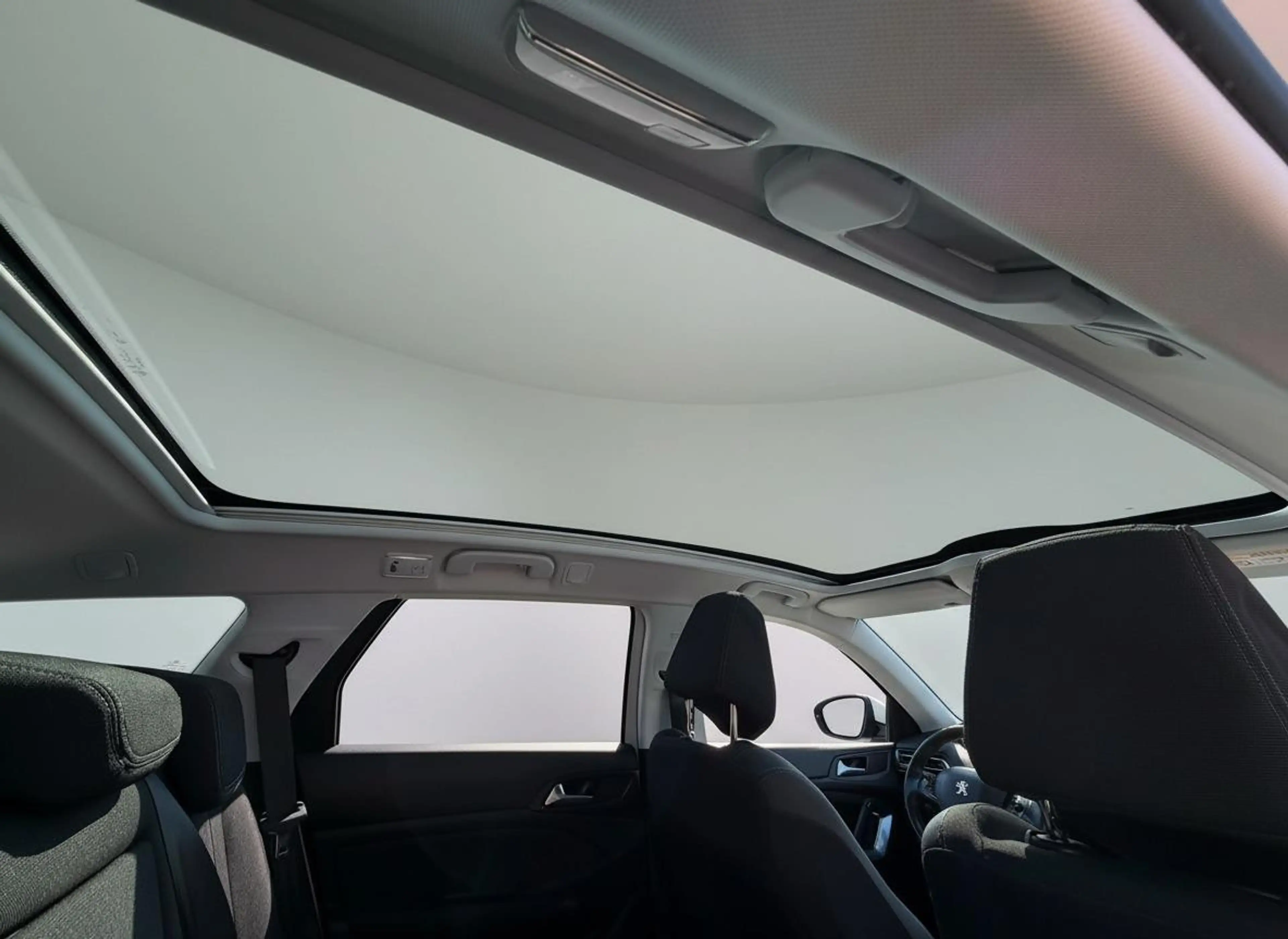 Peugeot 308 SW 1.2 PureTech Blue Lease Premium KEYLESS - PANO — photo 12