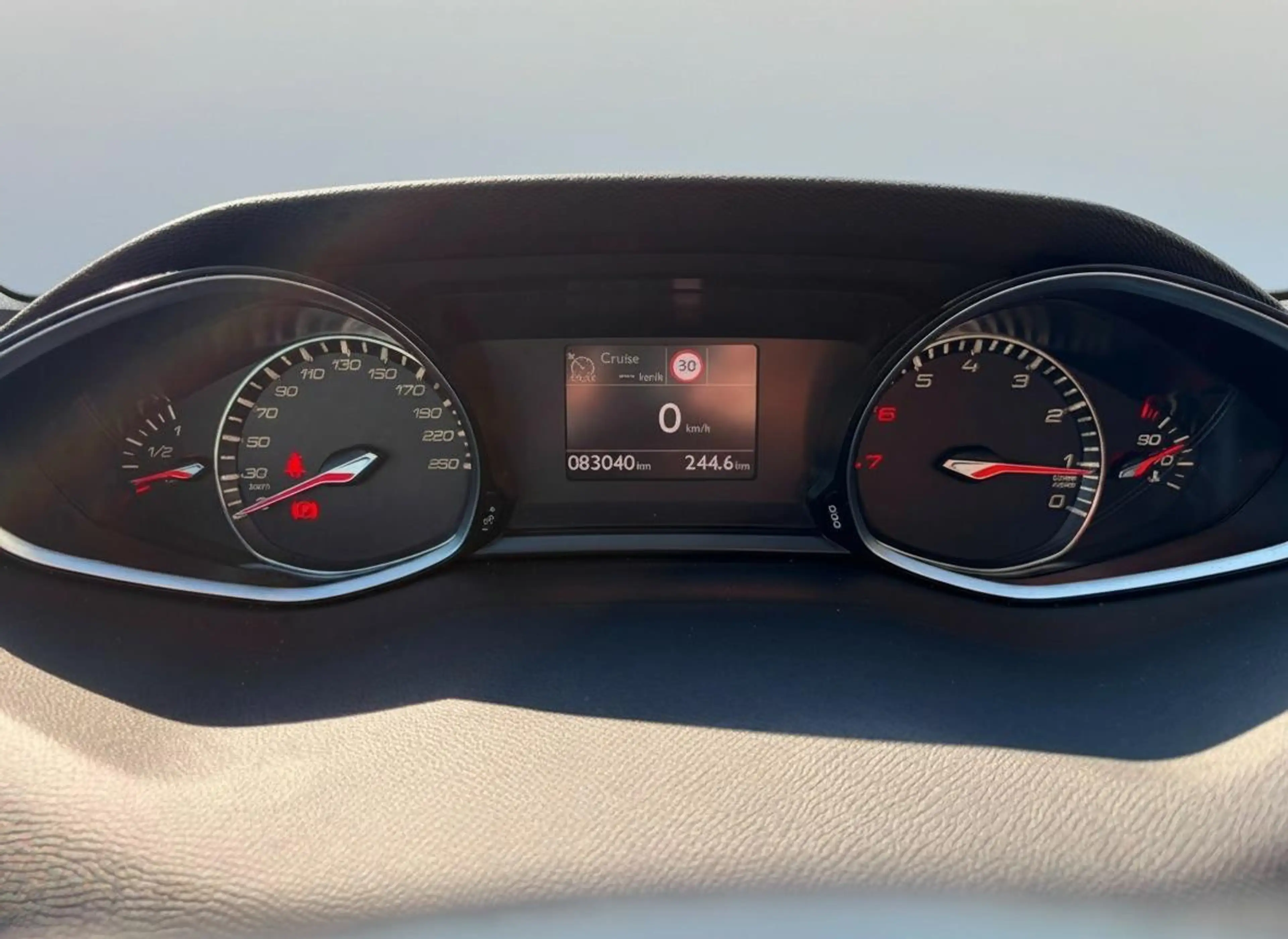 Peugeot 308 SW 1.2 PureTech Blue Lease Premium KEYLESS - PANO — photo 24