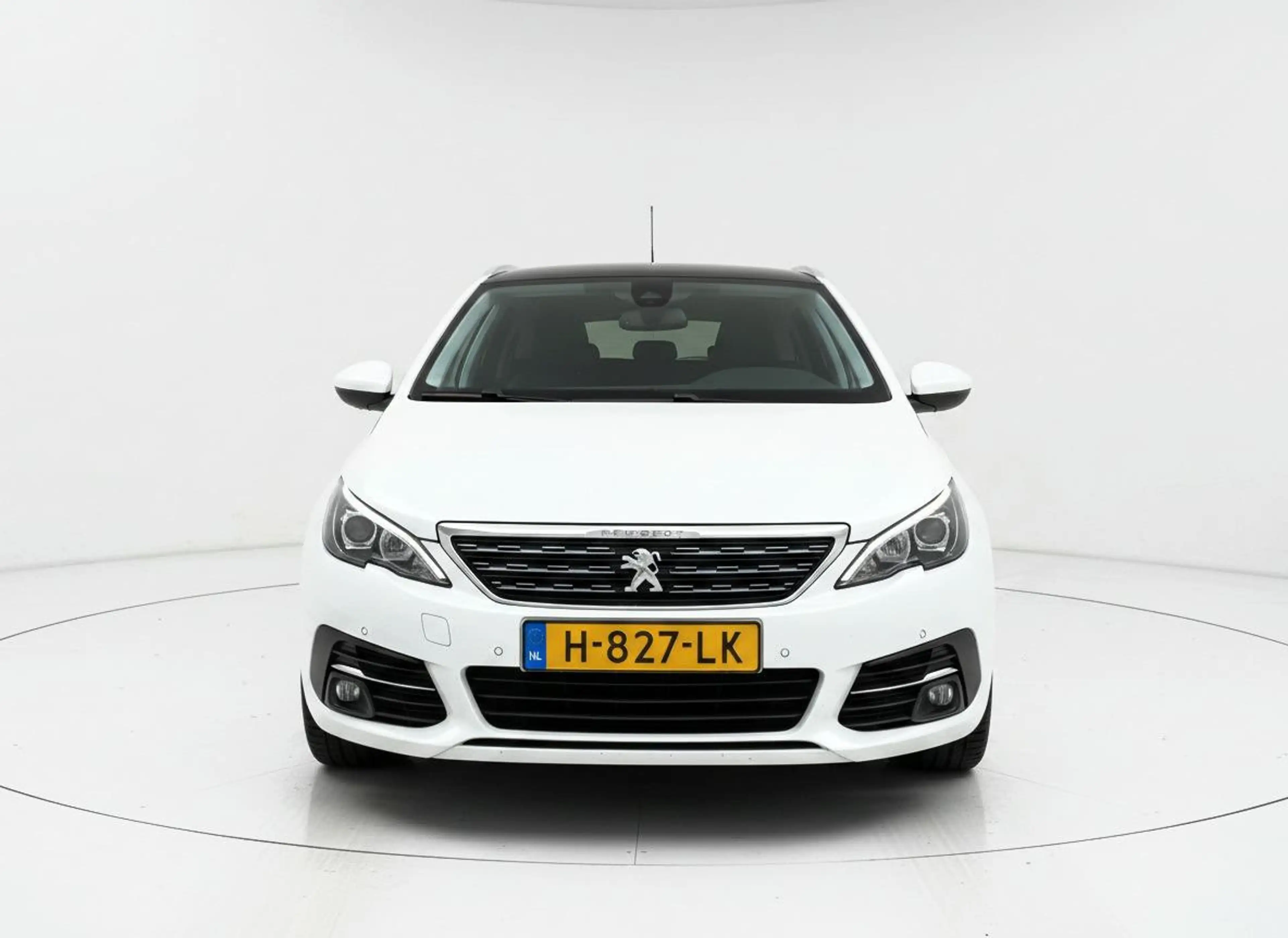 Peugeot 308 SW 1.2 PureTech Blue Lease Premium KEYLESS - PANO — photo 6