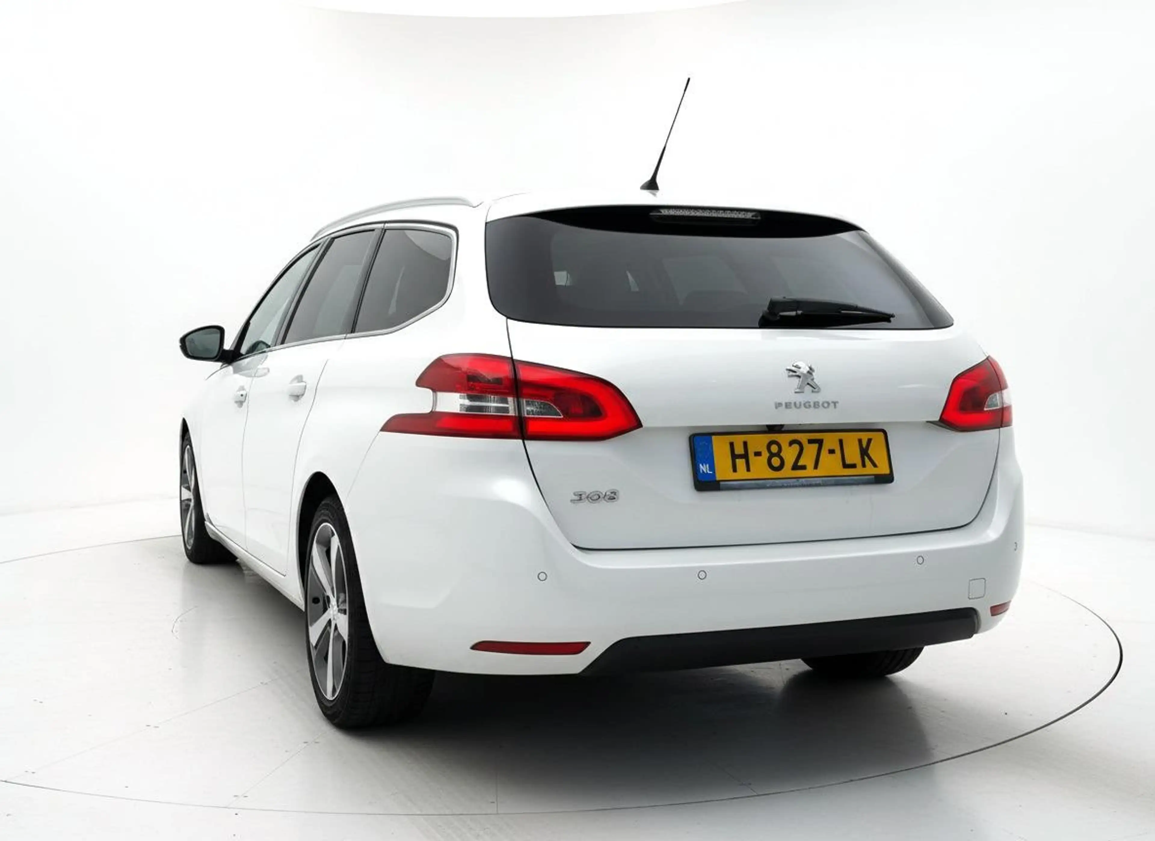Peugeot 308 SW 1.2 PureTech Blue Lease Premium KEYLESS - PANO — photo 11