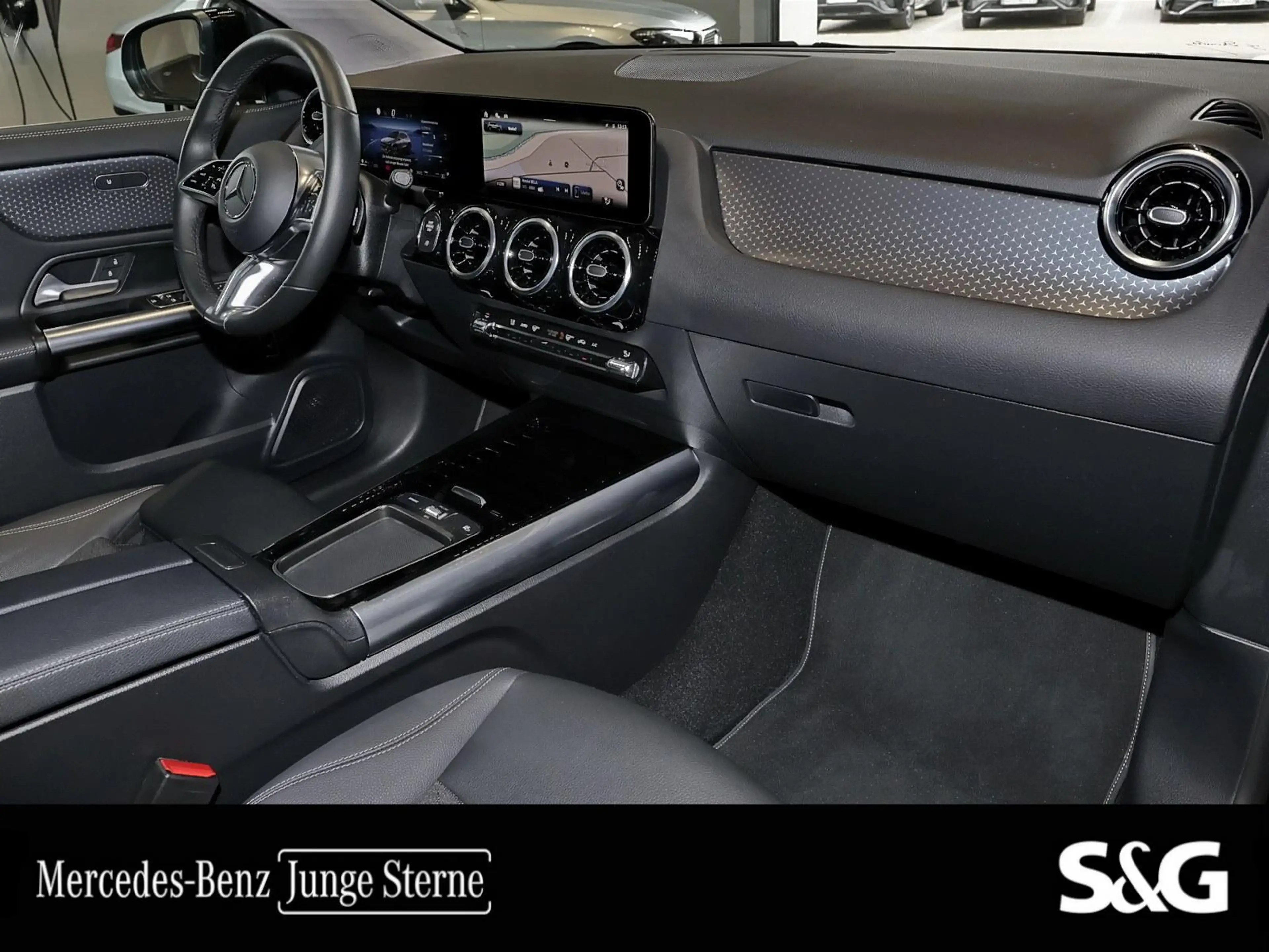 Mercedes-Benz GLA 180 — photo 8