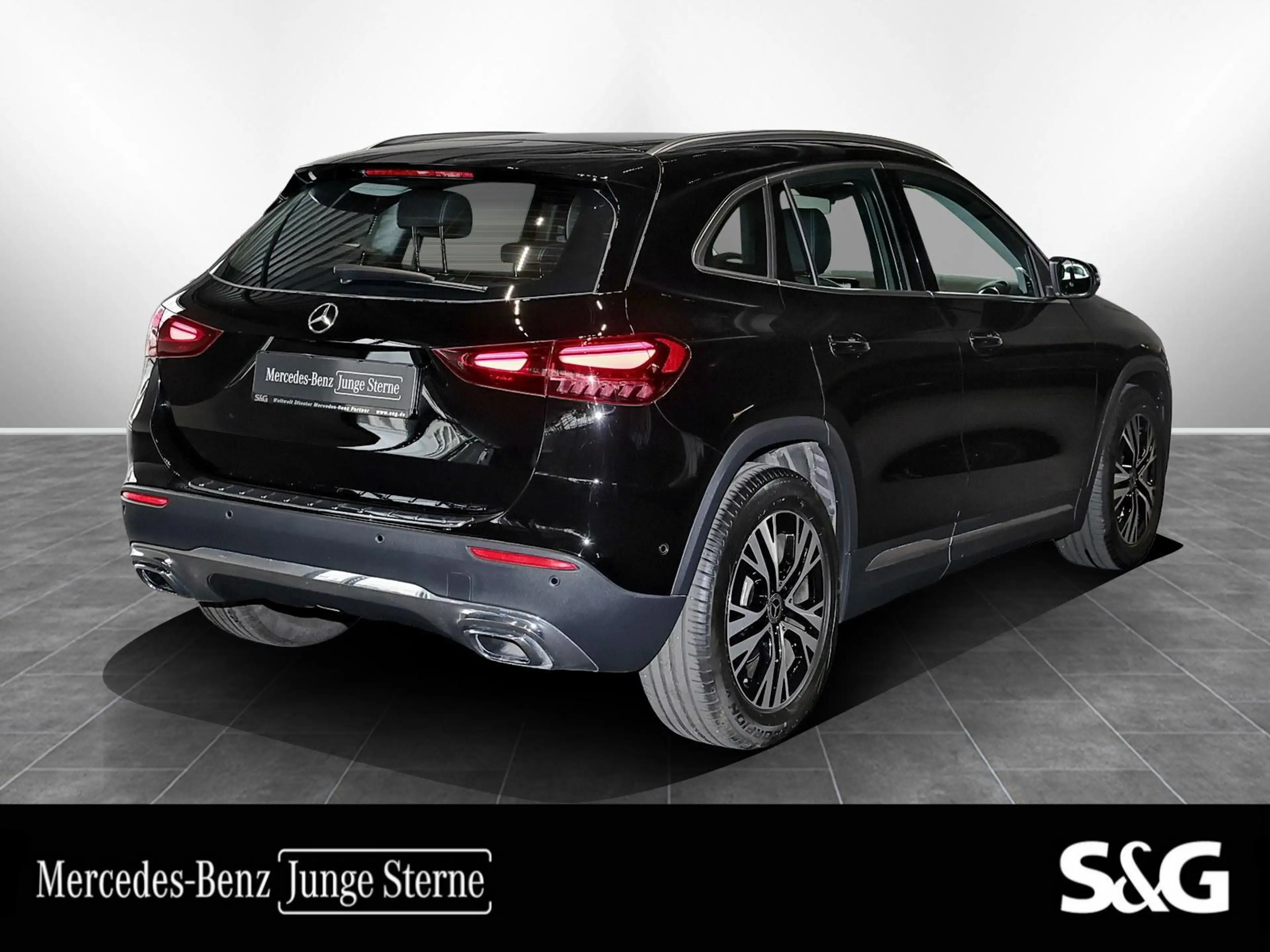 Mercedes-Benz GLA 180 — photo 3