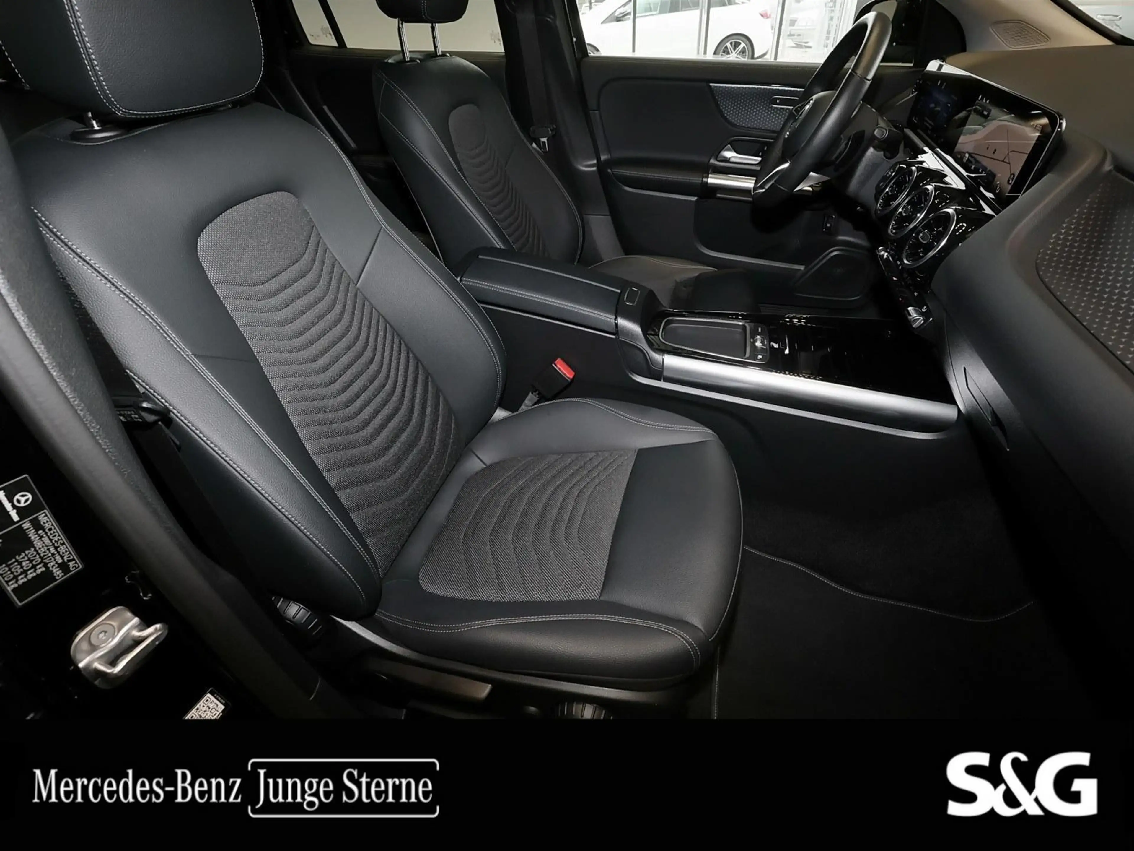 Mercedes-Benz GLA 180 — photo 5