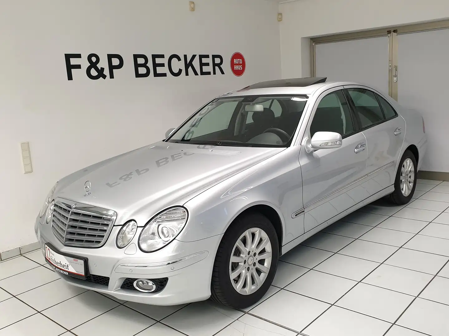 Mercedes-Benz E 200 Kompressor Automatik Elegance 2.Hand Scheckheft MB Argent - 1