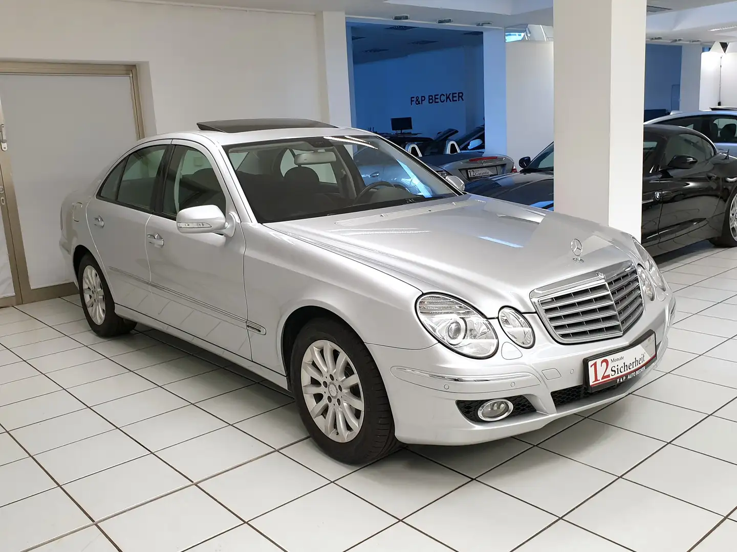 Mercedes-Benz E 200 Kompressor Automatik Elegance 2.Hand Scheckheft MB Argent - 2