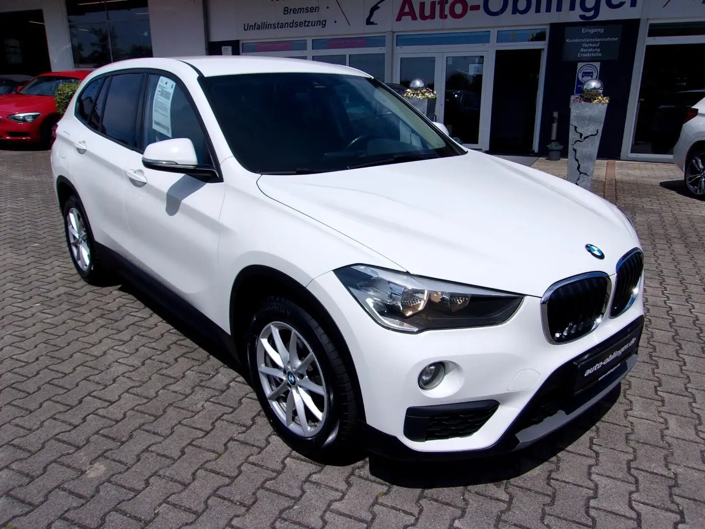 BMW X1 sDrive18d Weiß - 1