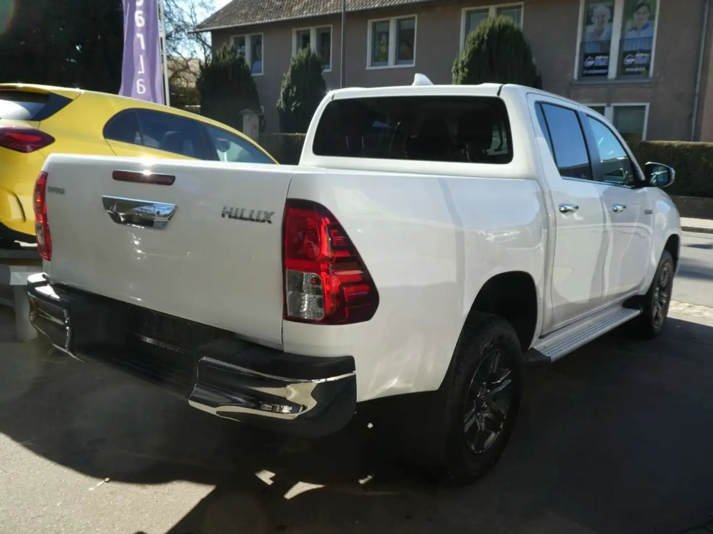 Toyota Hilux D-4D Double Cab. 4WD Comfort \5places\ Blanc - 2