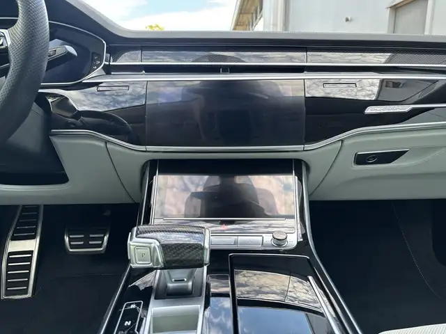 Audi S8 view 9