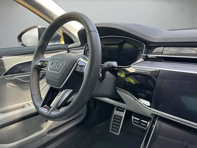 Audi S8 view 7