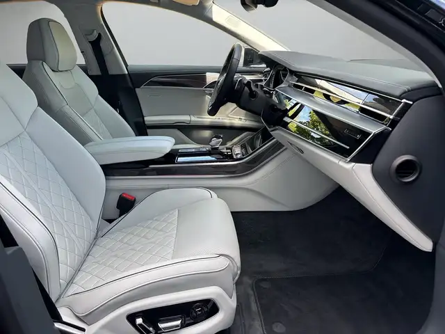 Audi S8 view 13
