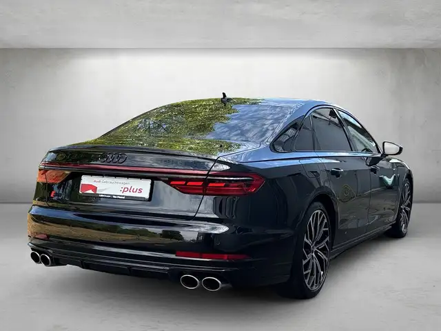 Audi S8 view 3