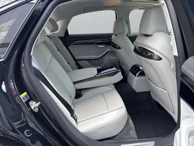 Audi S8 view 12