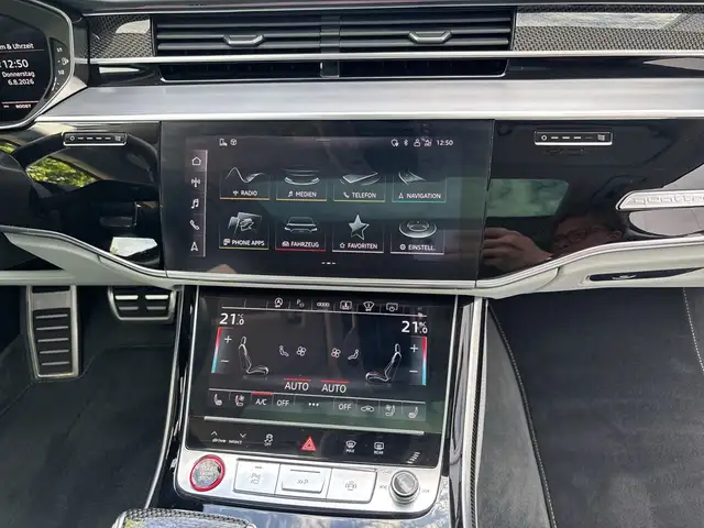 Audi S8 view 11