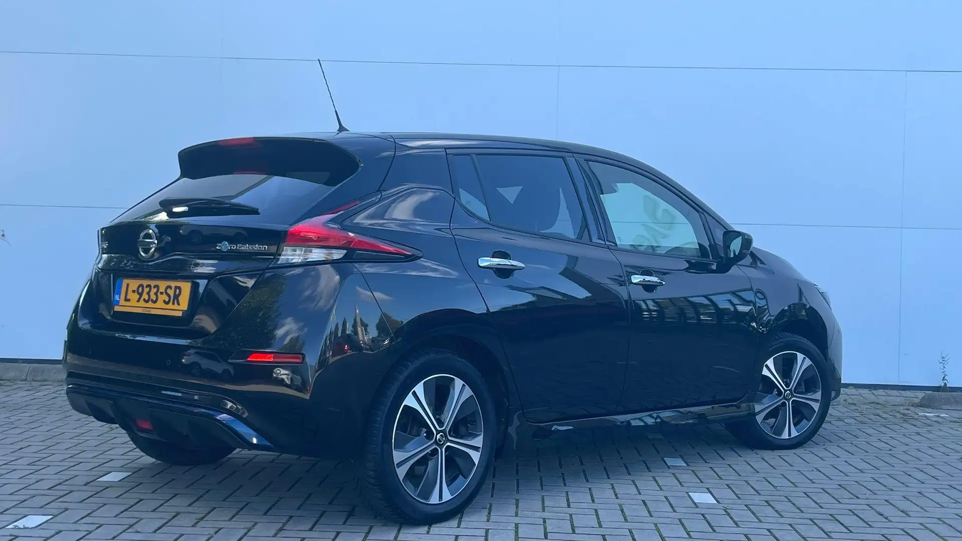 Nissan Leaf 62 kWh e+ N-Connecta Navigatie / Parkeersensoren + Zwart - 2