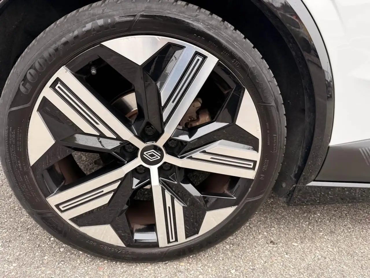 Renault Megane E-Tech — photo 21