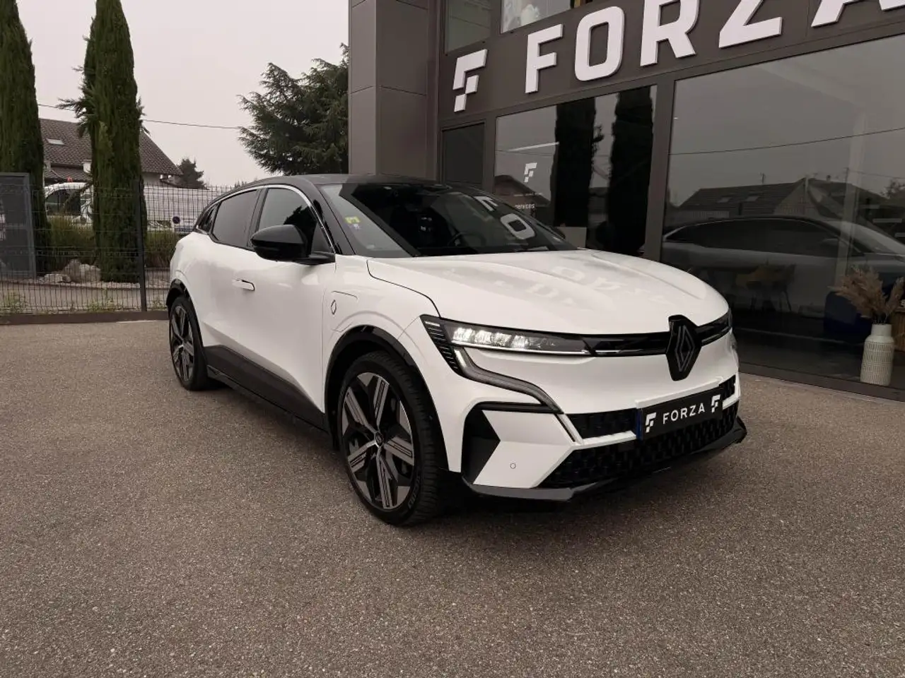 Renault Megane E-Tech — photo 3
