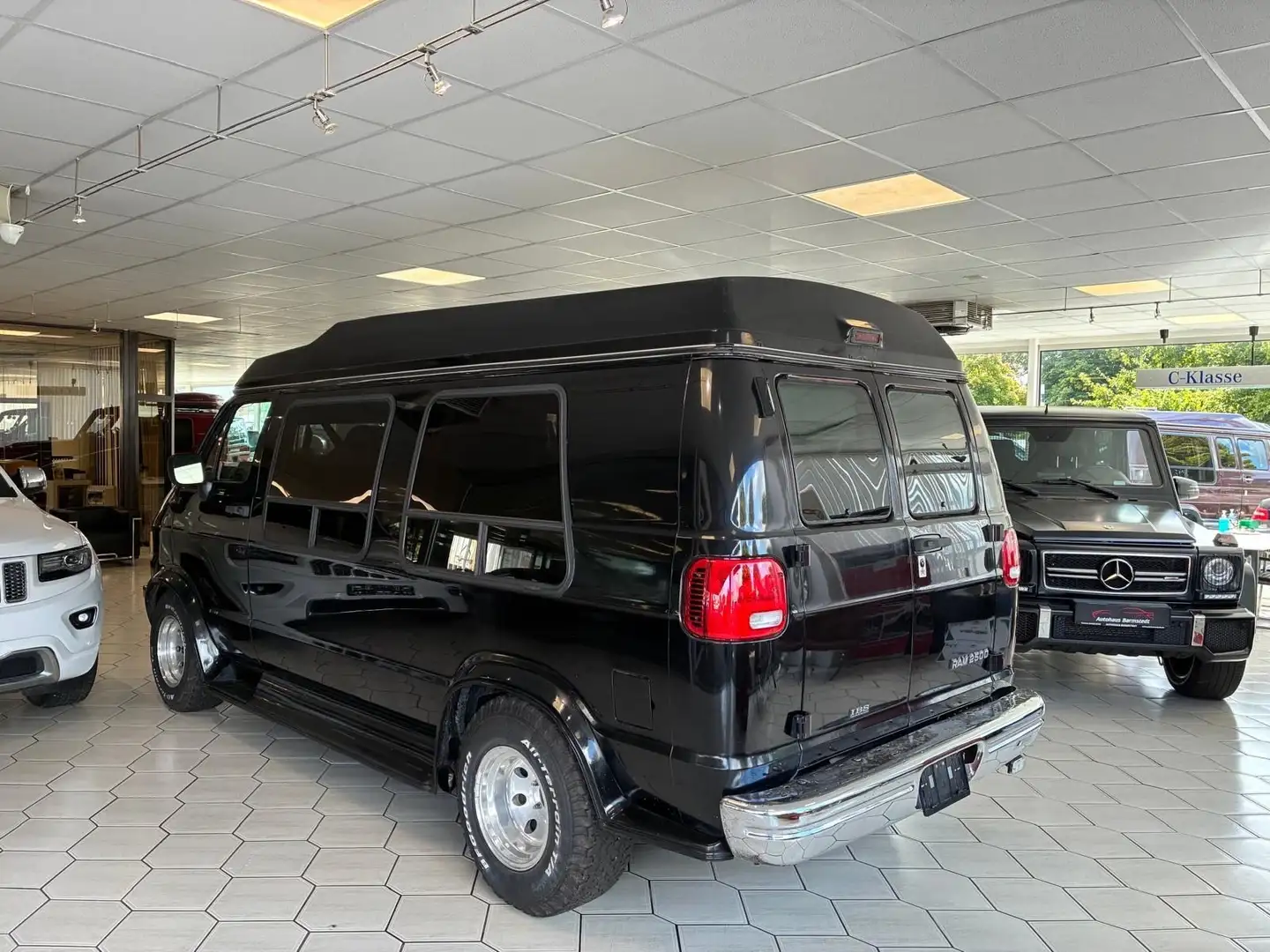 Dodge RAM B2500 Van 5,2 V8  Starcraft Schwarz - 2