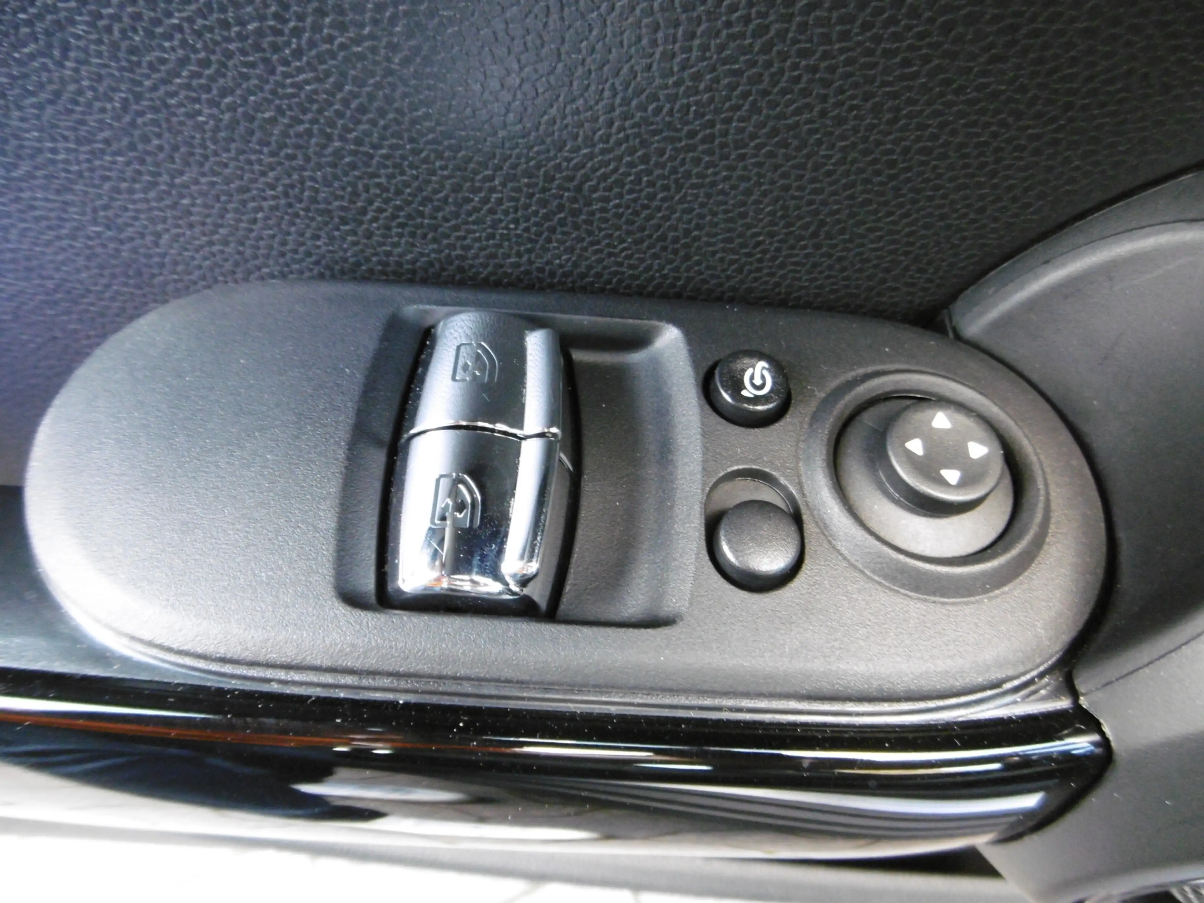MINI Cooper D LED Navi Apple CarPlay Sportsitze PDC — photo 7