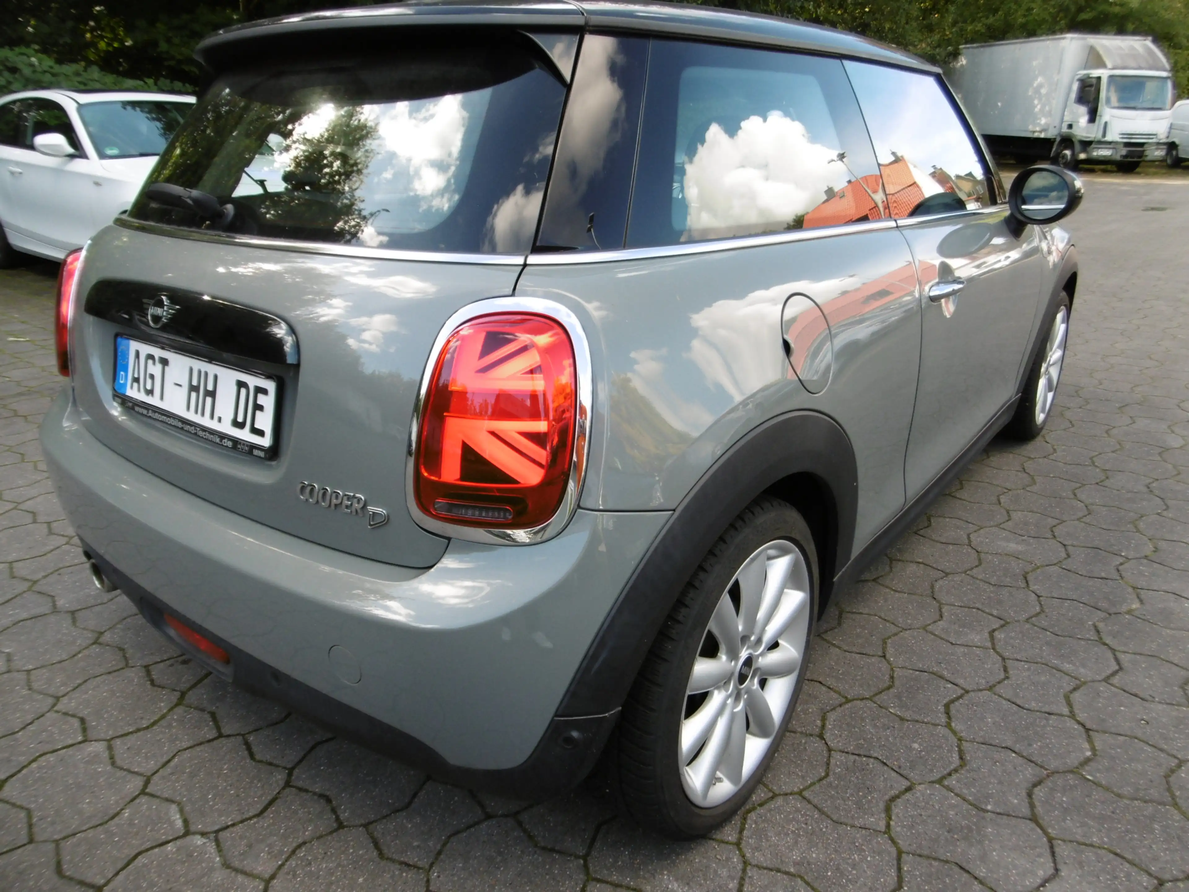 MINI Cooper D LED Navi Apple CarPlay Sportsitze PDC — photo 2