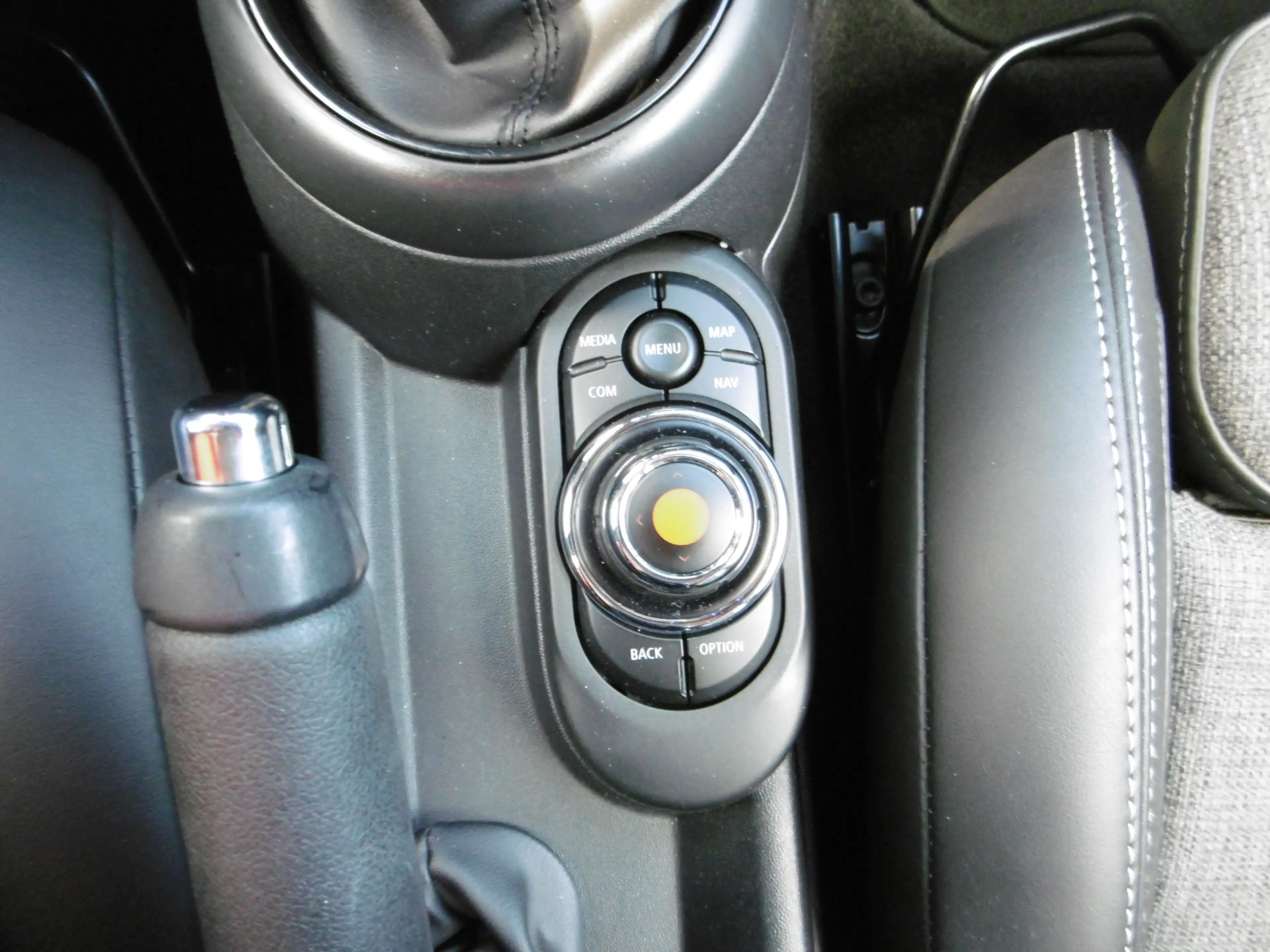 MINI Cooper D LED Navi Apple CarPlay Sportsitze PDC — photo 12