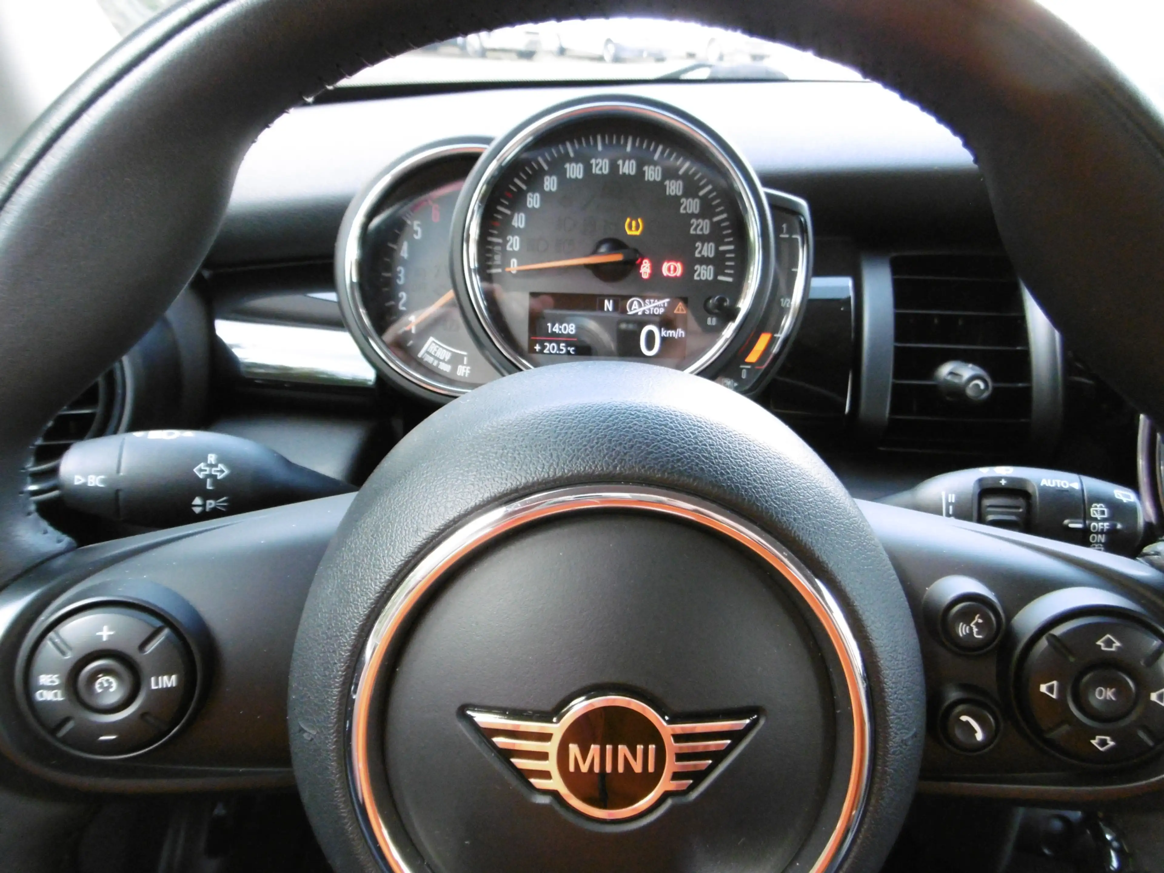 MINI Cooper D LED Navi Apple CarPlay Sportsitze PDC — photo 8