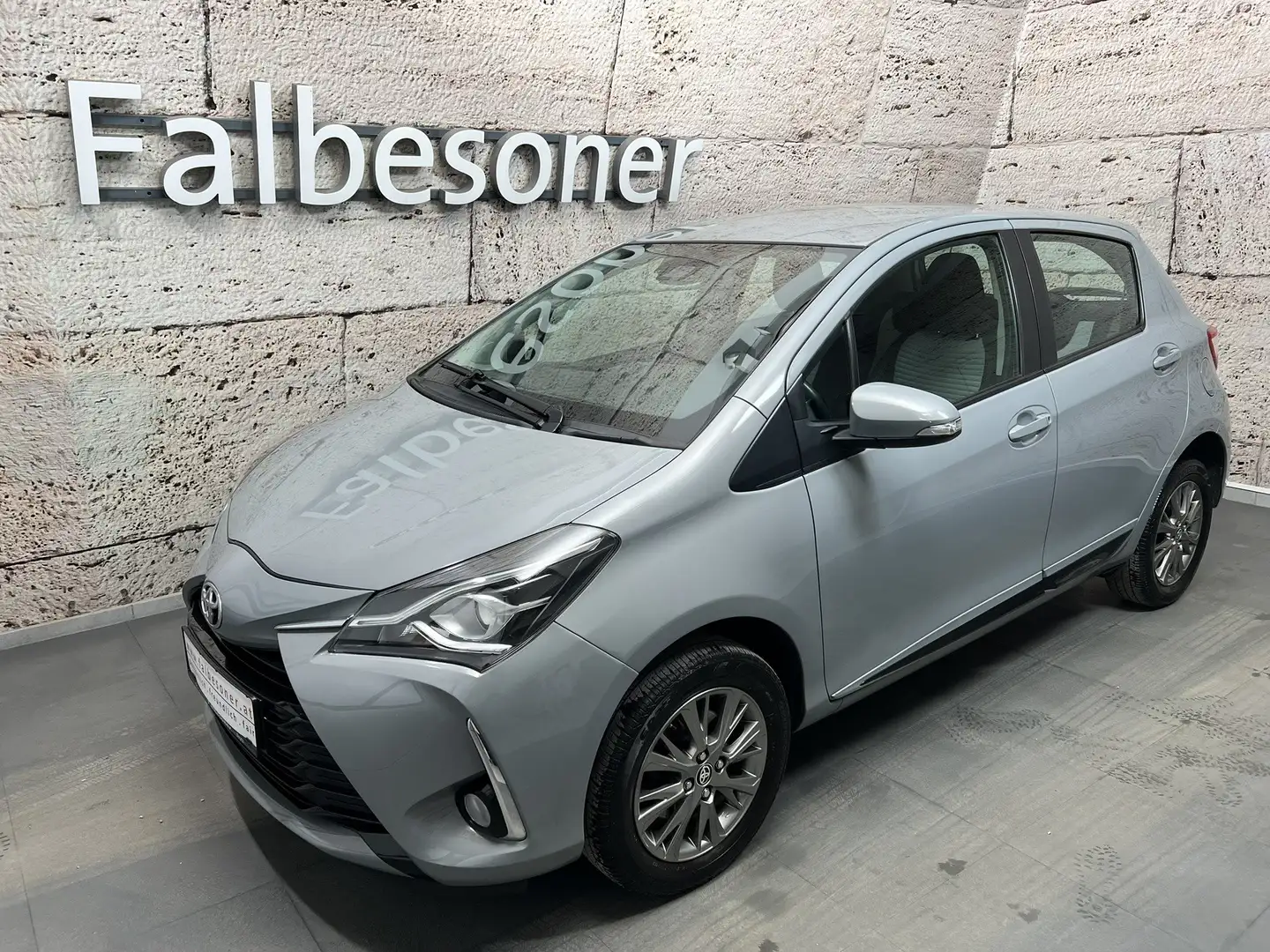 Toyota Yaris 1,5 VVT-ie Active Grau - 1