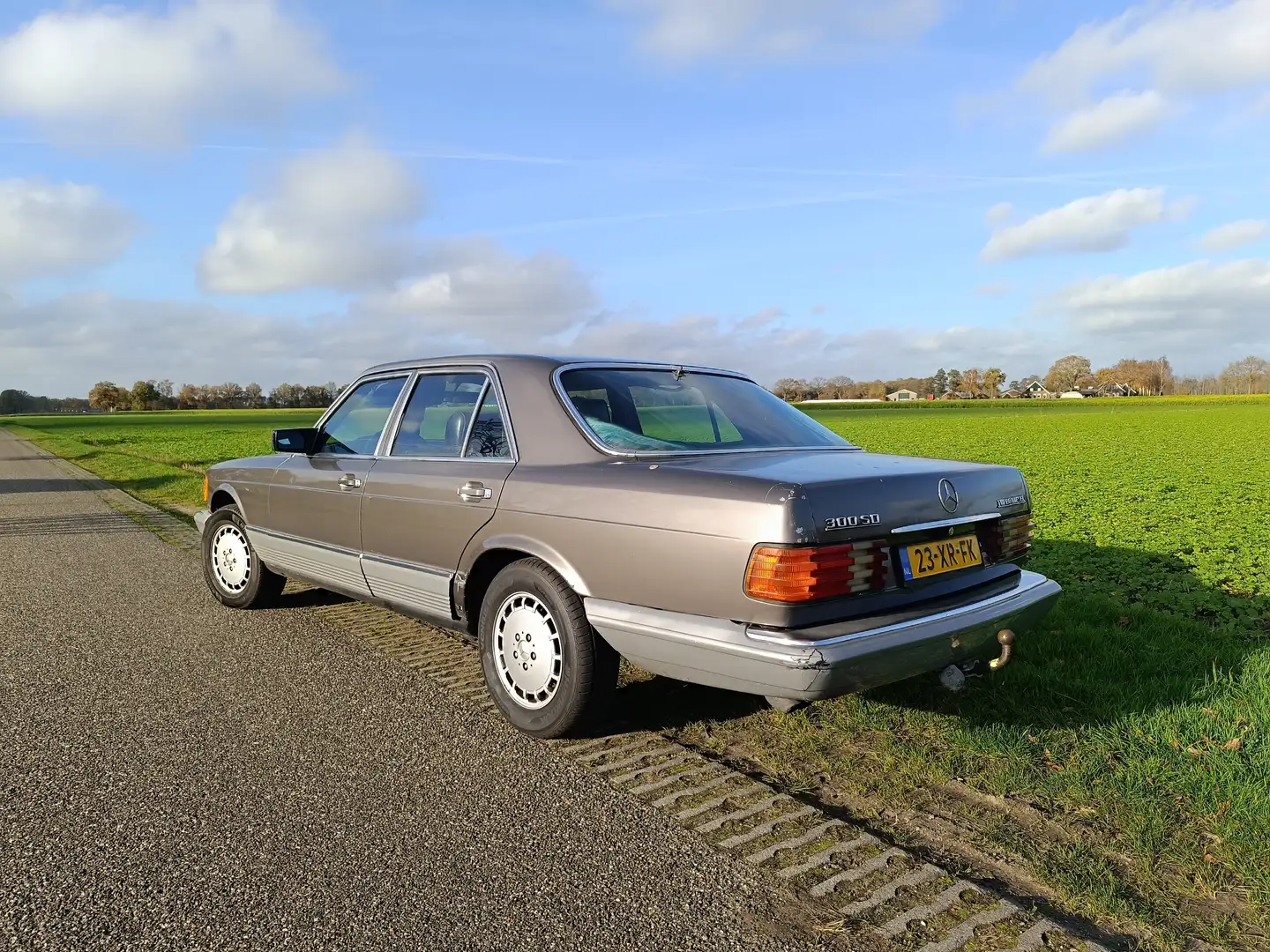 Mercedes-Benz 300 SD APK 23-09-2027 Grijs - 2